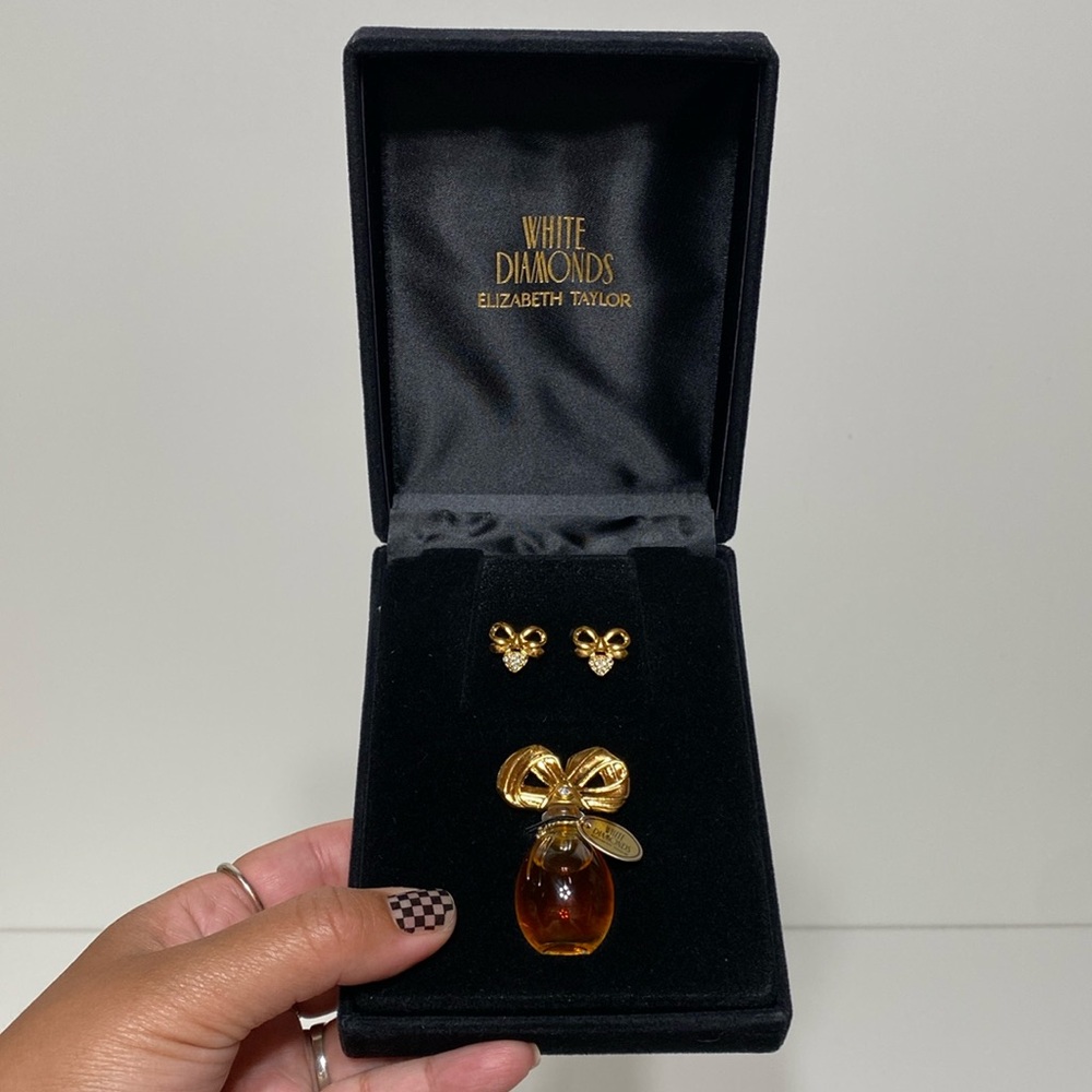 White Diamonds Elizabeth Taylor Parfum and Heart Earrings Set